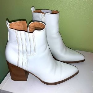 8 White boots